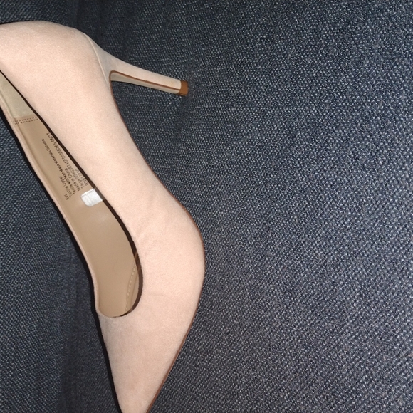 Heels - Picture 2 of 4